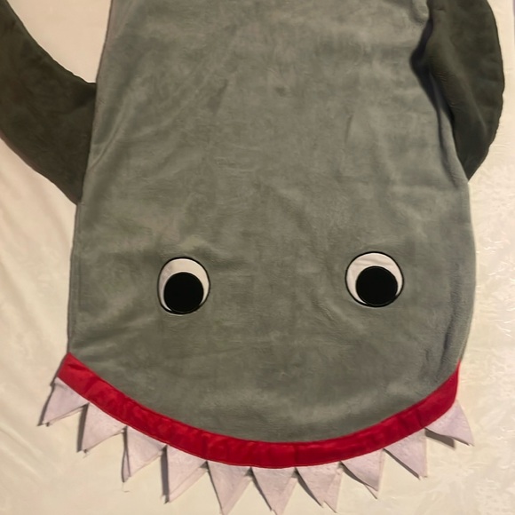 Blankie Tails - Wearable Shark Blanket - Shark Tail Double Sided Cozy - Picture 2 of 4